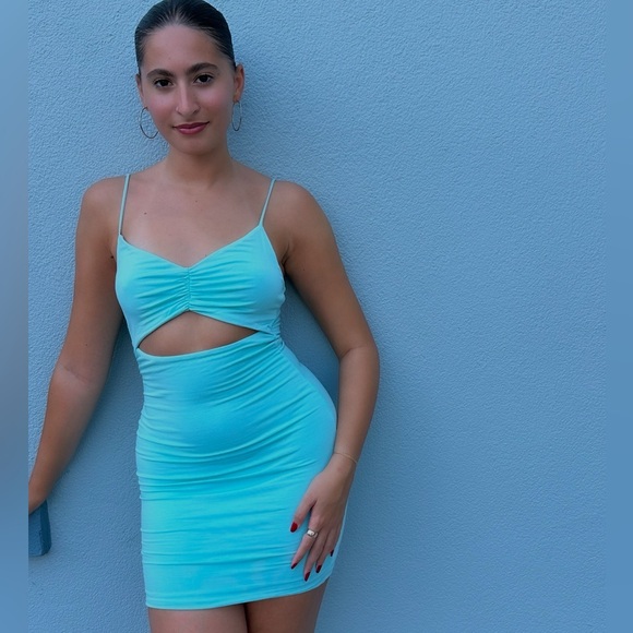 Sweet & Sexy Cutout Mini 💙 - Picture 3 of 8